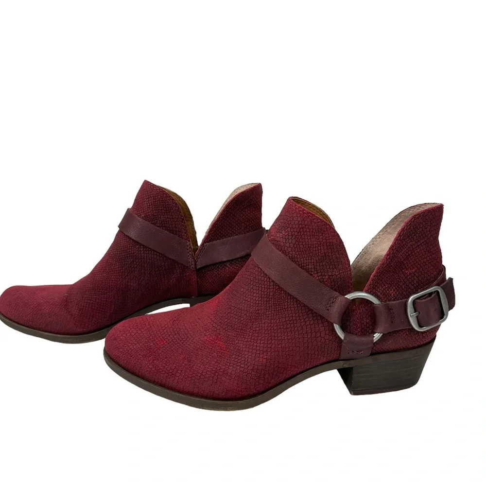LUCKY BRAND Bernaeh Ankle Bootie Size 8M Red Buckle Cowgirl Moto Suede P… - Picture 1 of 15